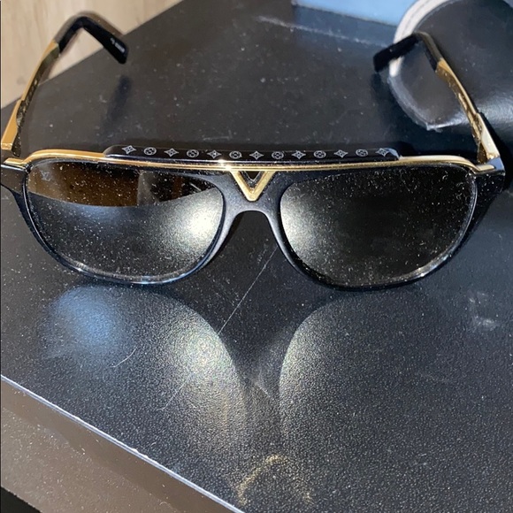 Sunglasses - Picture 1 of 4